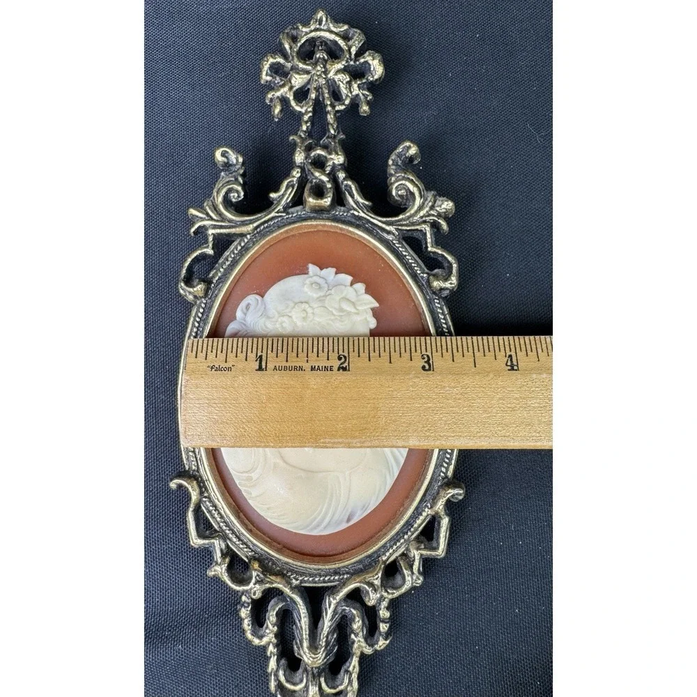 Vintage Lot Of 2 Arabesque Venezia Cameo Wall Hangings 9